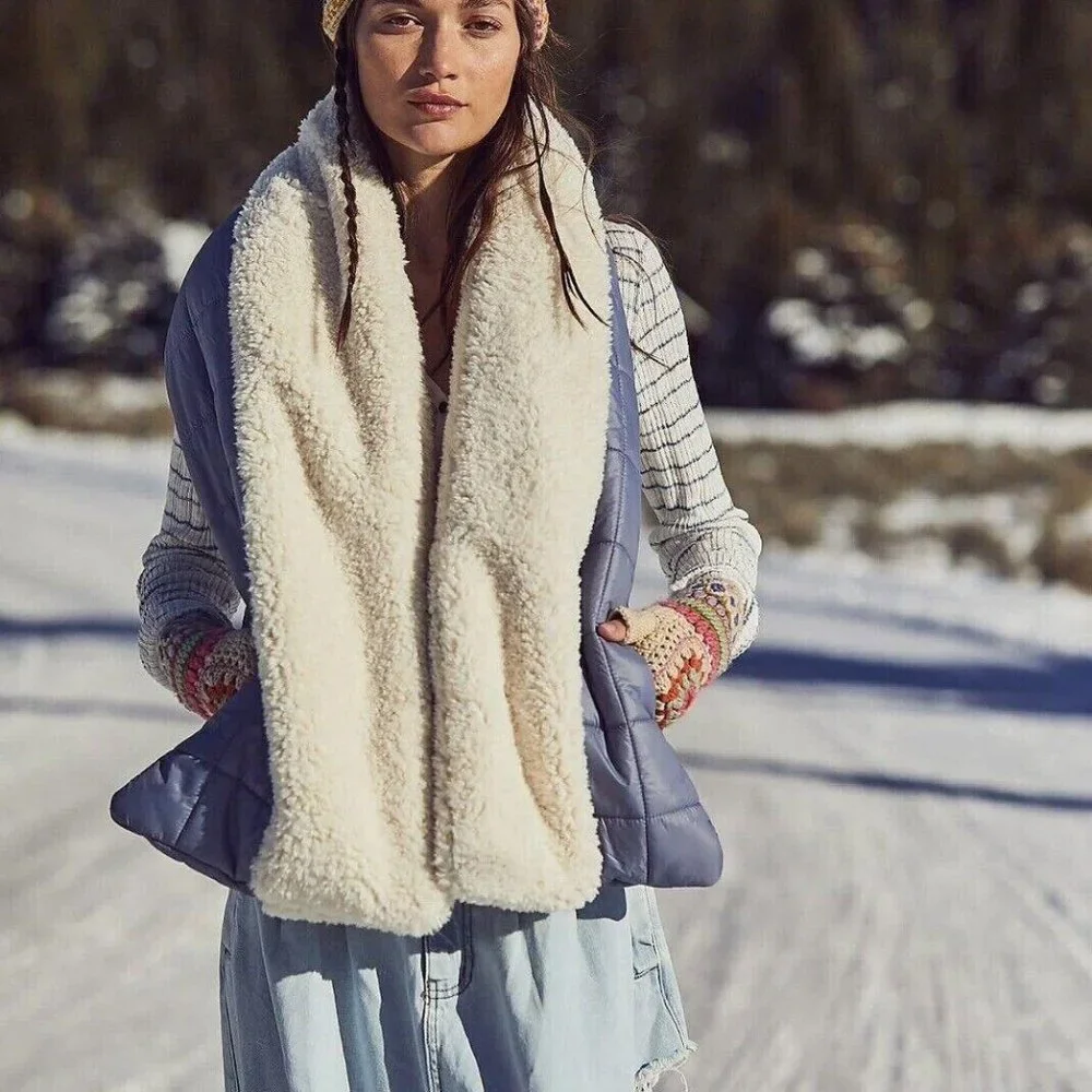 071 Free People Movement downhill puffer scarf Blue / ivory /olive avail.